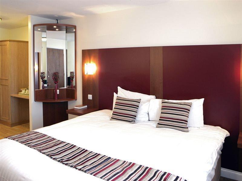 Mercure Swindon East Hotel And Spa Kültér fotó